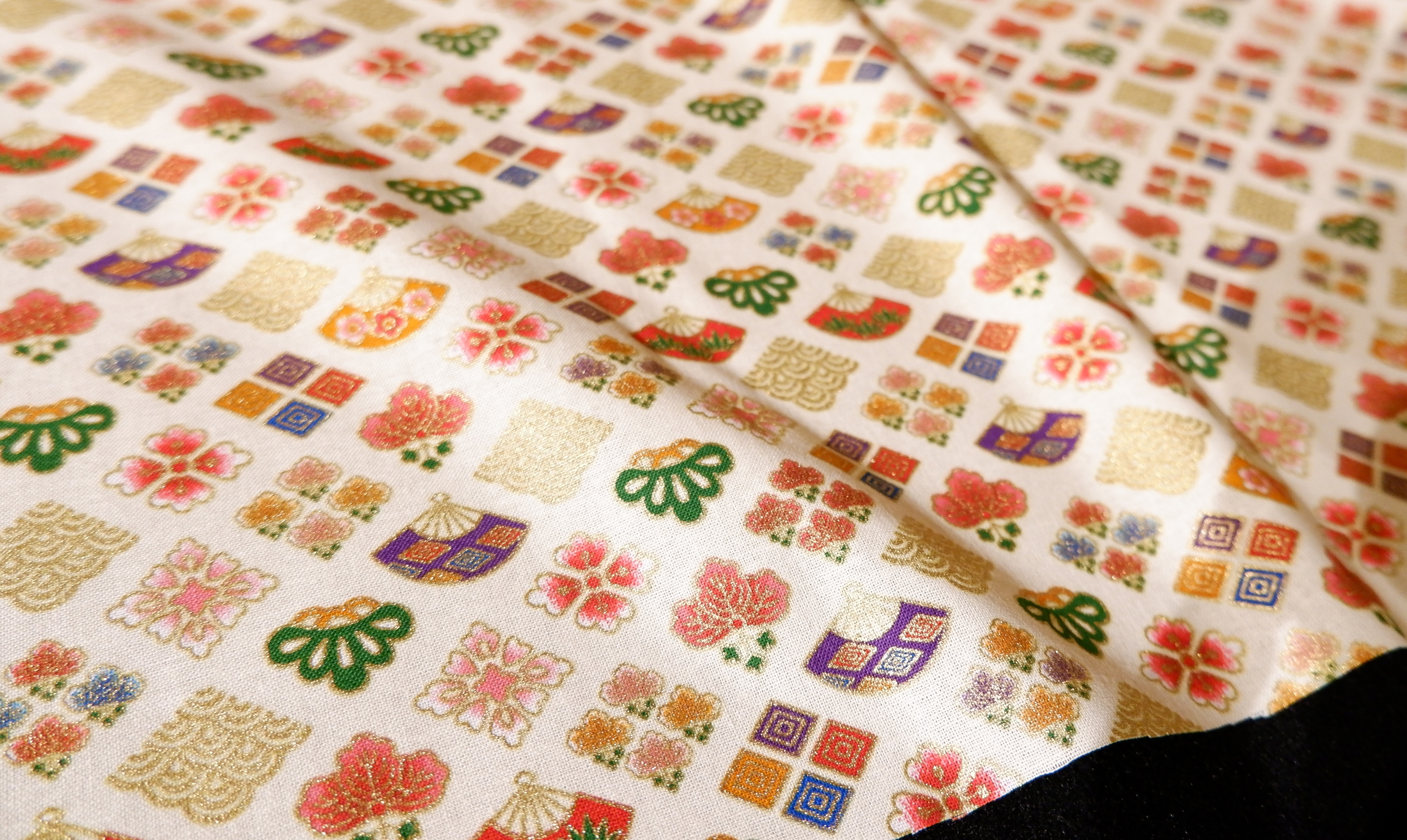 HJ2118 Gold folding fan japanese traditional pattern fabric